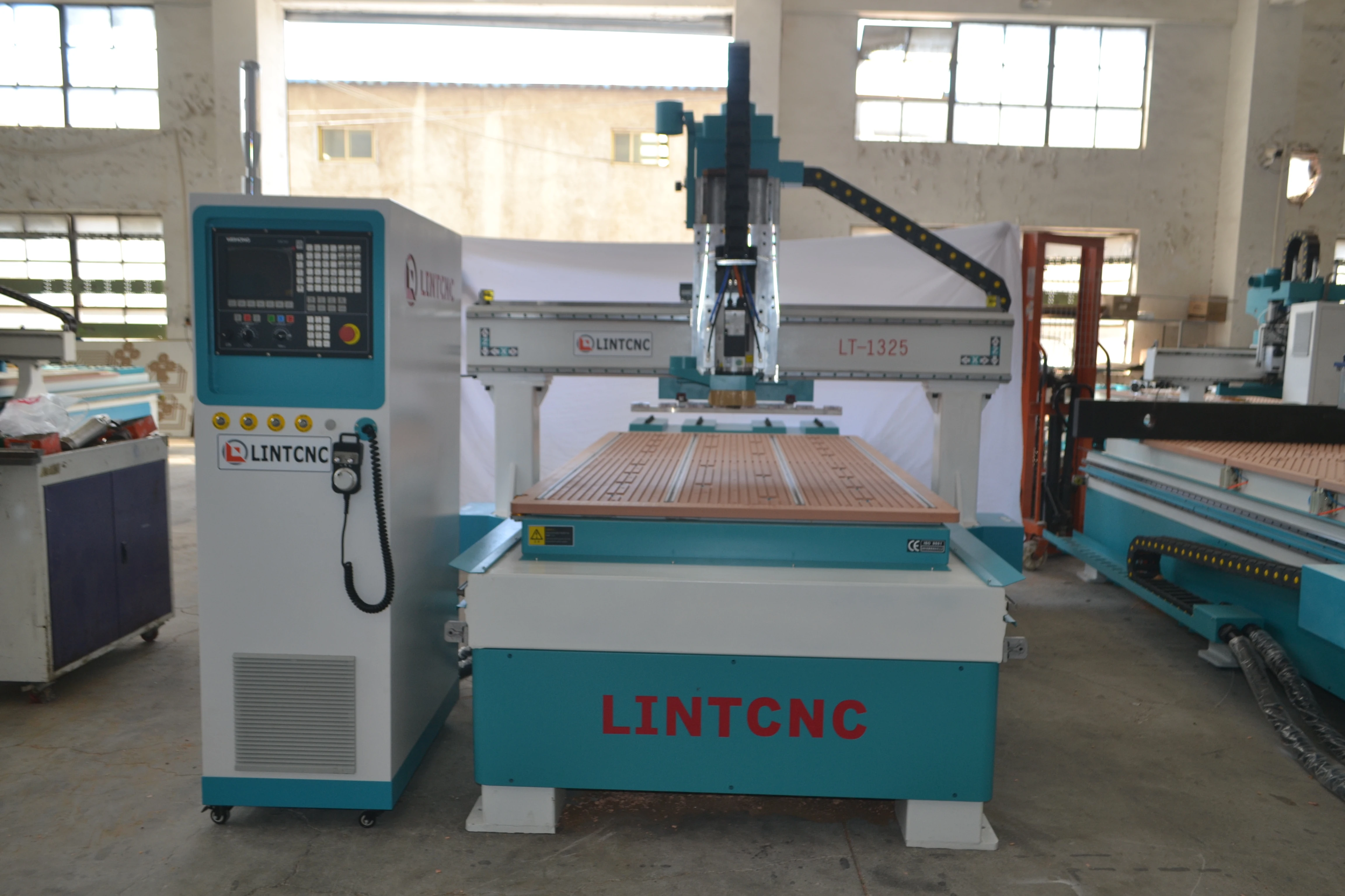 Китайский Shandong 4.5kw воздушный шпиндель вакуумный стол автоматическое изменение