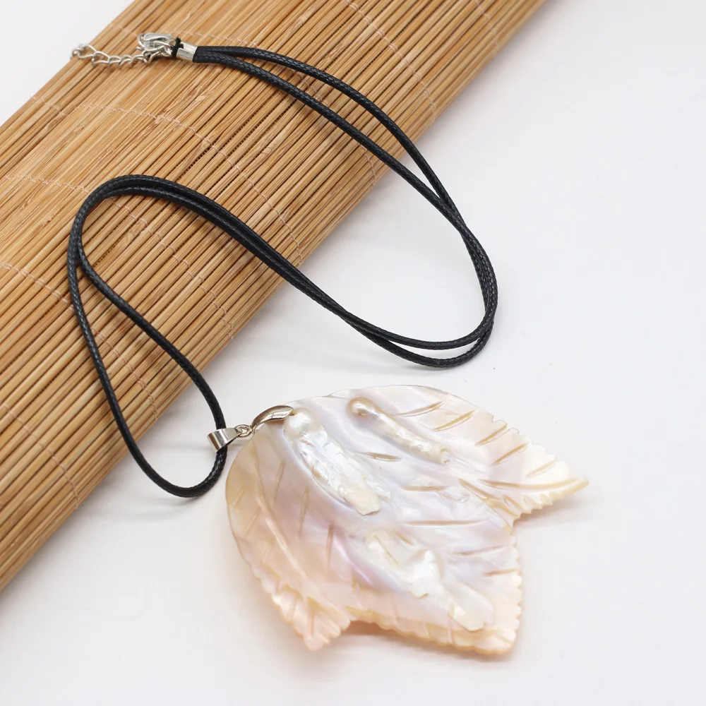 

Natural Mother of Pearl Shell Pendant Necklace Handmade Carved Leaf White Shell Charms Necklace for Women Jewelry