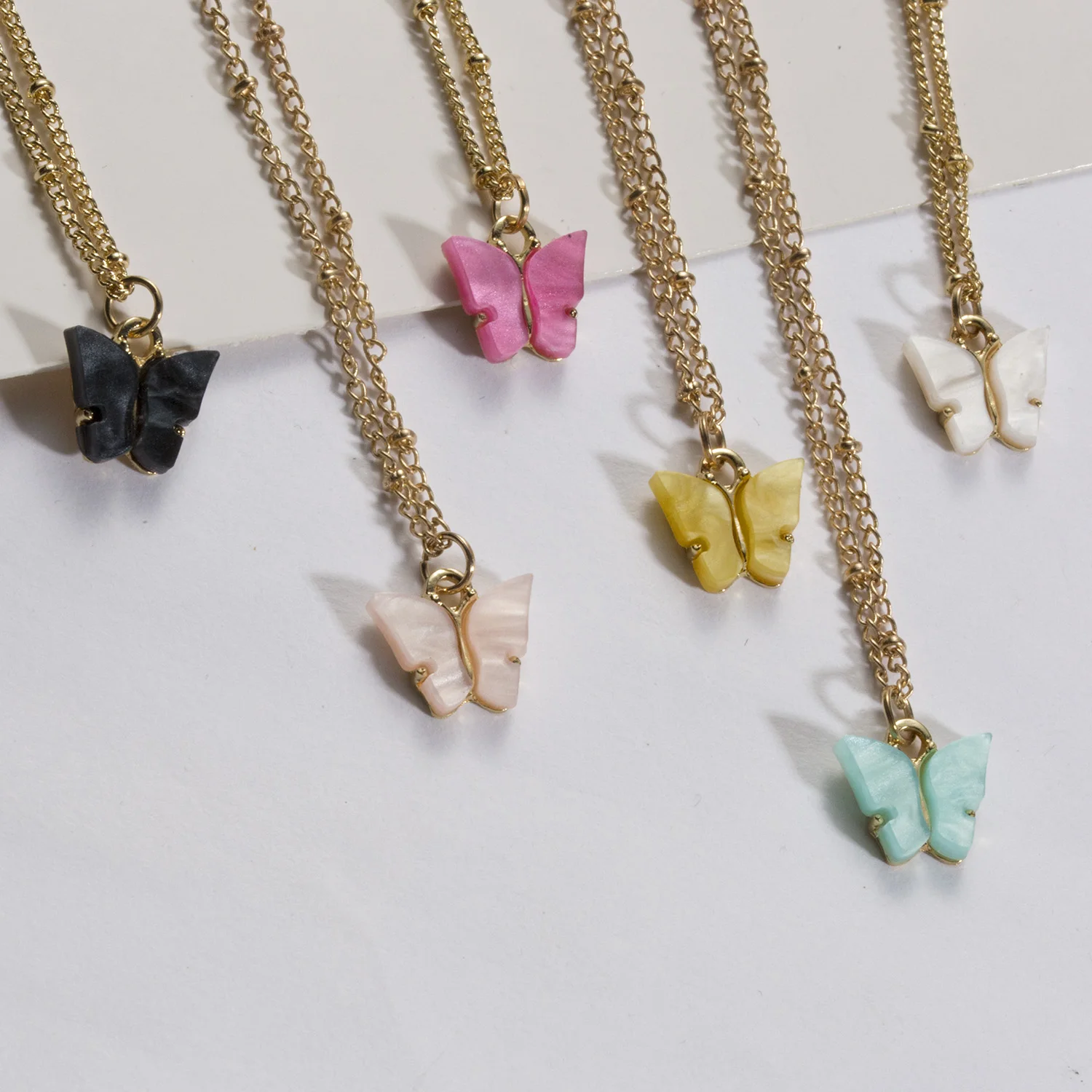 Милое акриловое ожерелье с бабочкой для женщин Длинная подвеска на цепочке до