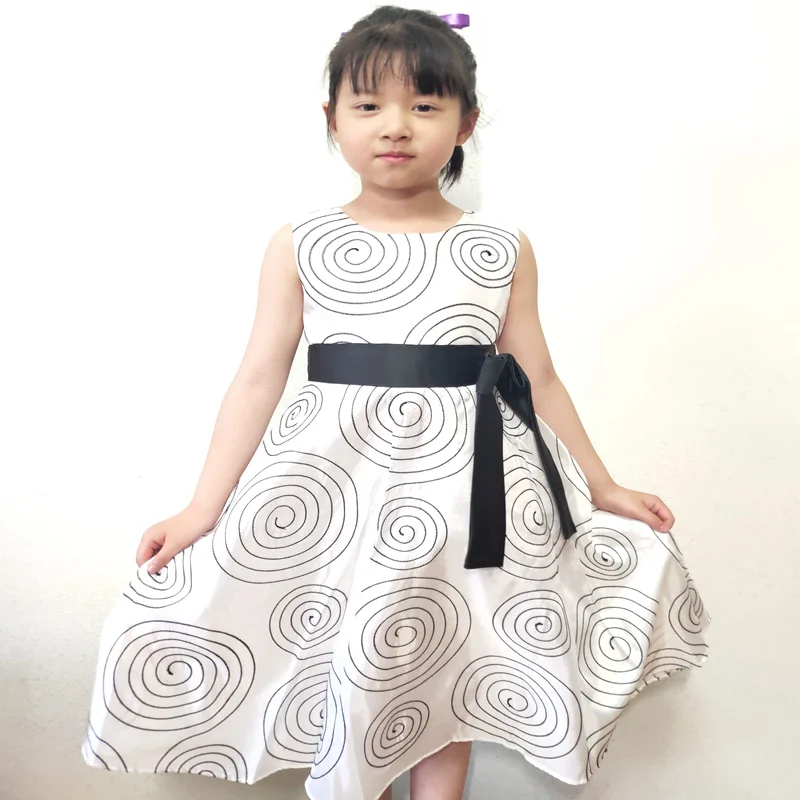 Длинное платье принцессы в горошек с геометрическим узором | Детская одежда и