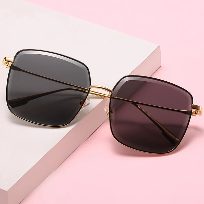 

New Fashionable Square Sunglasses Noble Little Rectangular Sunglasses Man Cool Retro Sunglasses Woman Elegant Style Sunglasses