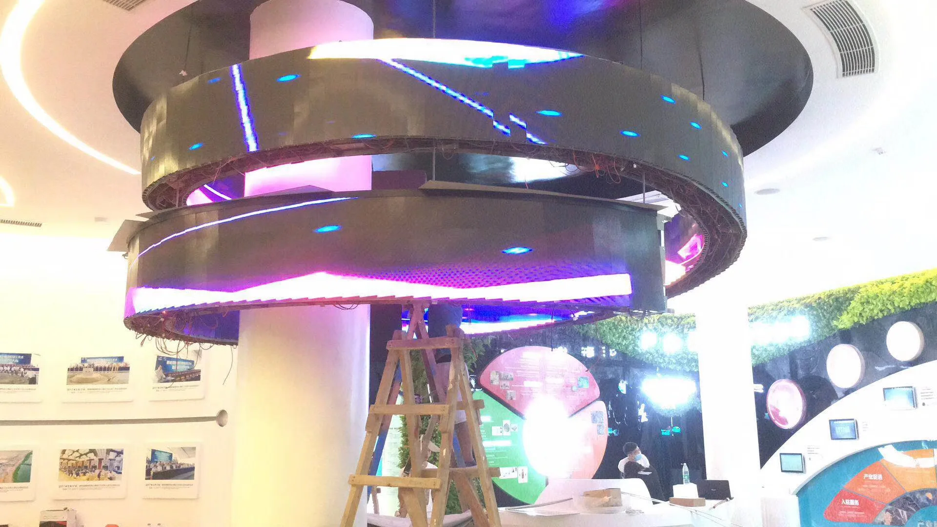 DIY custom shape led sign flexible soft RGB led module p2.5, round pillar square pillar led video wall