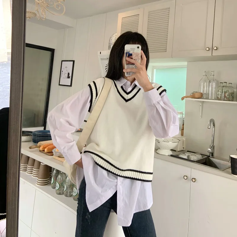 

Жилет женский трикотажный, в полоску, с V-образным вырезом