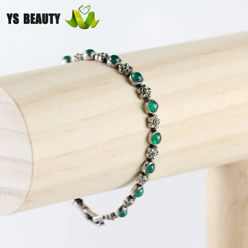 Браслет из серебра 925 пробы с инкрустированными цветными драгоценными камнями