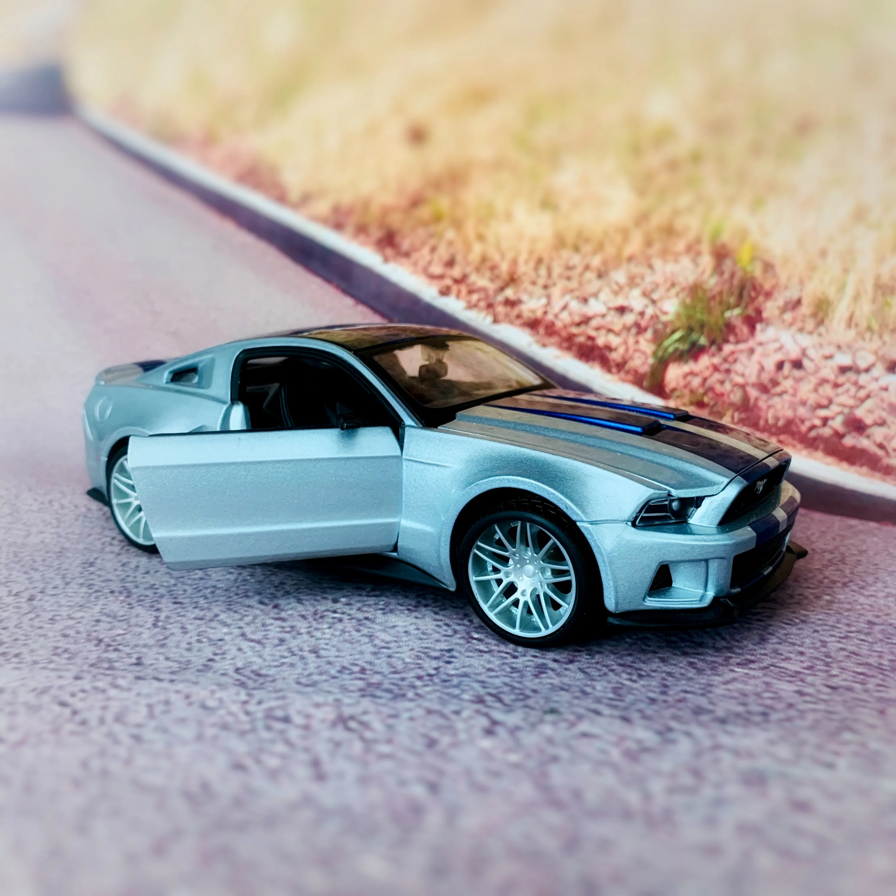 

Модель автомобиля Maisto 1:24 Ford Mustang GT NFS, литая металлическая модель