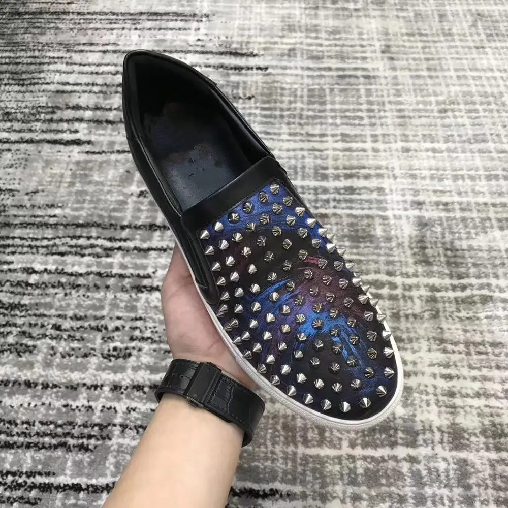 Повседневная мужская обувь модельные туфли на плоской подошве с заклепками