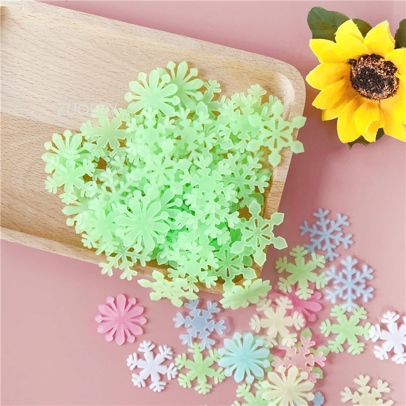 Пластиковые светящиеся наклейки в виде снежинок флуоресцентные настенные