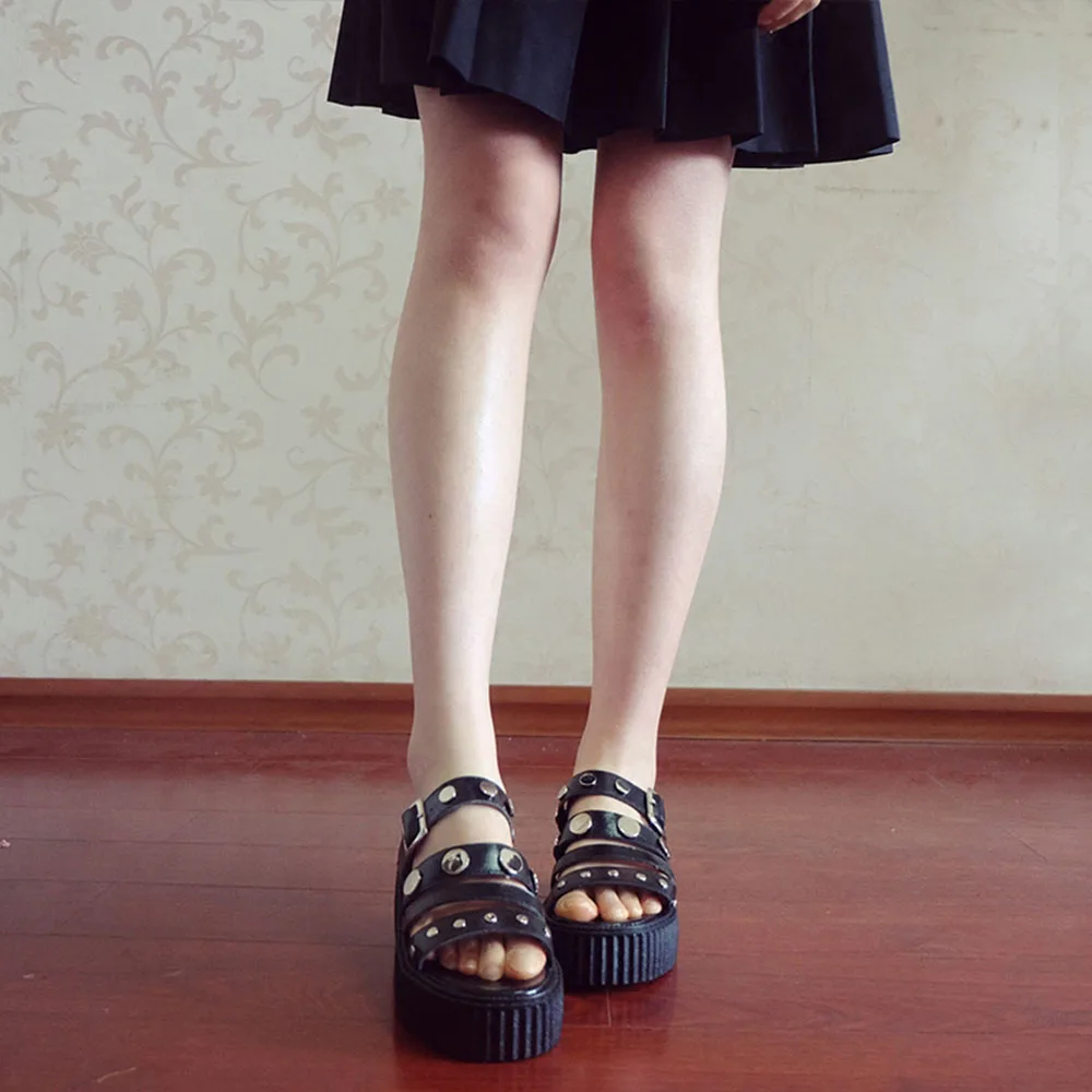 Босоножки женские на высоком каблуке с заклепками платформе | Обувь