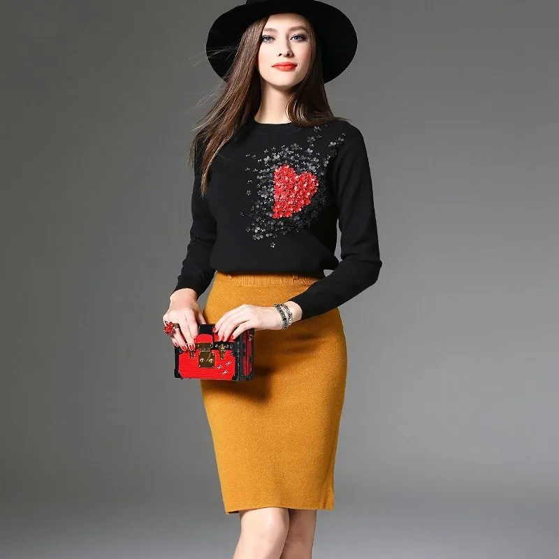 Пуловер женский вязаный с цветочной аппликацией и бисером Осень-зима 2019 | Женская