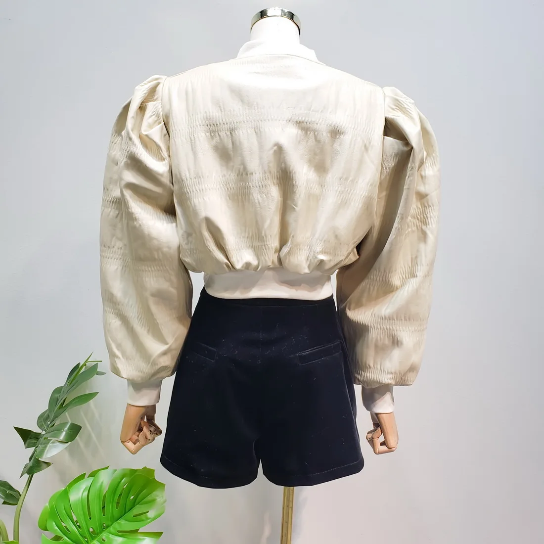 L77street PU embossed sheepskin soft French lantern sleeves short paragraph plus cotton padded cotton clothing leather jacket