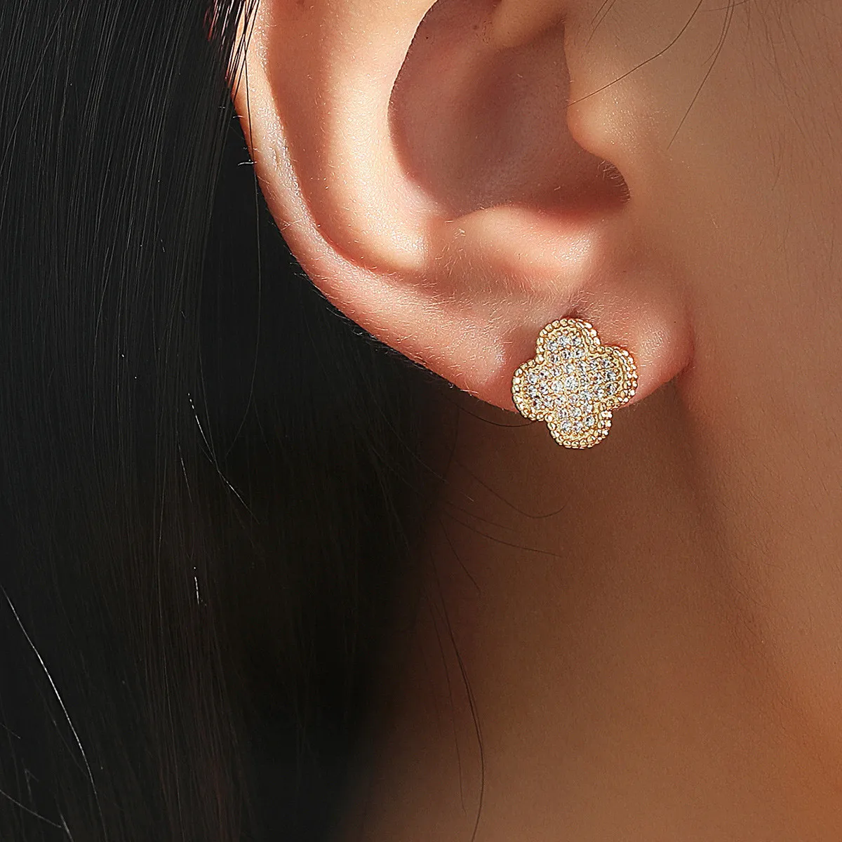 

Fashion simple earrings Sweet and gentle wind inlaid rhinestone earrings