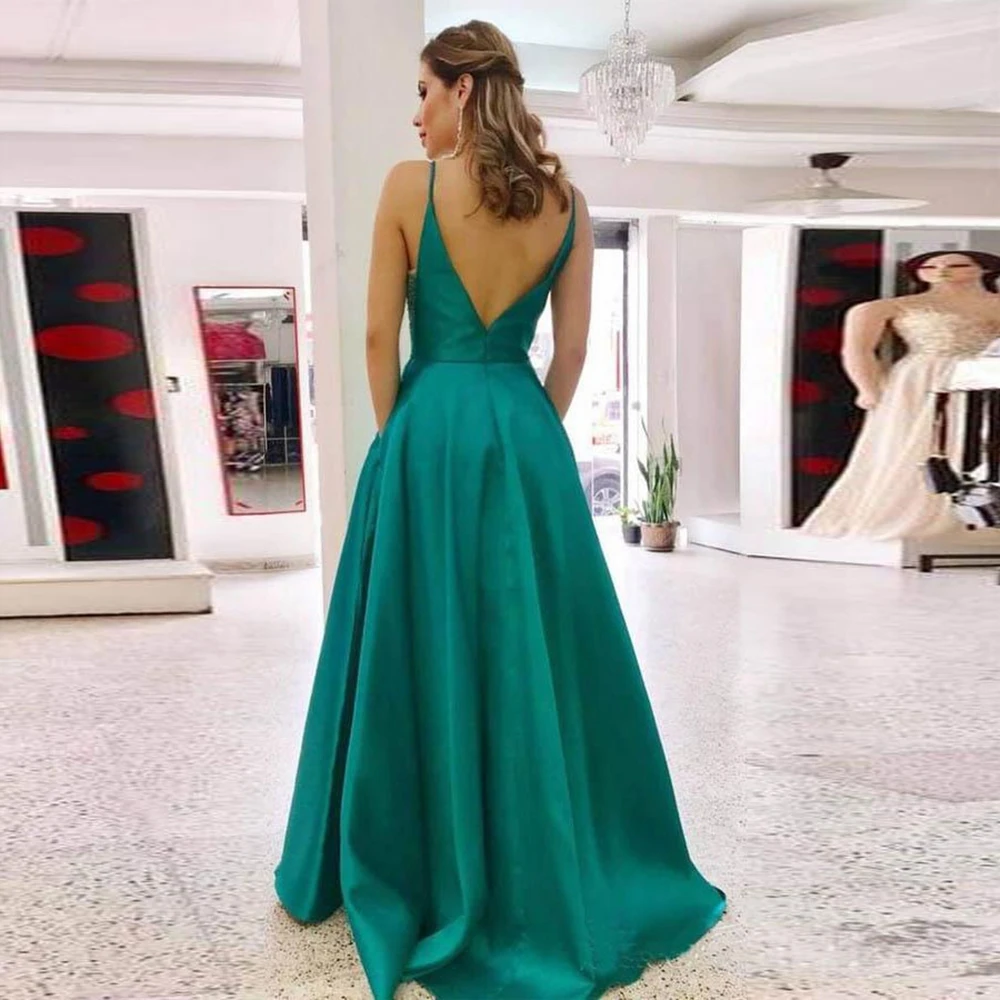Женское длинное атласное платье зеленое ТРАПЕЦИЕВИДНОЕ ПЛАТЬЕ с открытой спиной