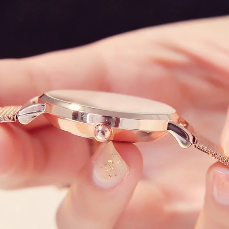 Кварцевые часы с полым вращающаяся шкала стол Повседневное высокая твердость