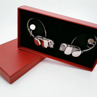 

Black And White Cat Crafts Key Ring Popular Magnet Couple Key Chain Cute Kiss Panda Metal Key Chains Creative Small Gifts