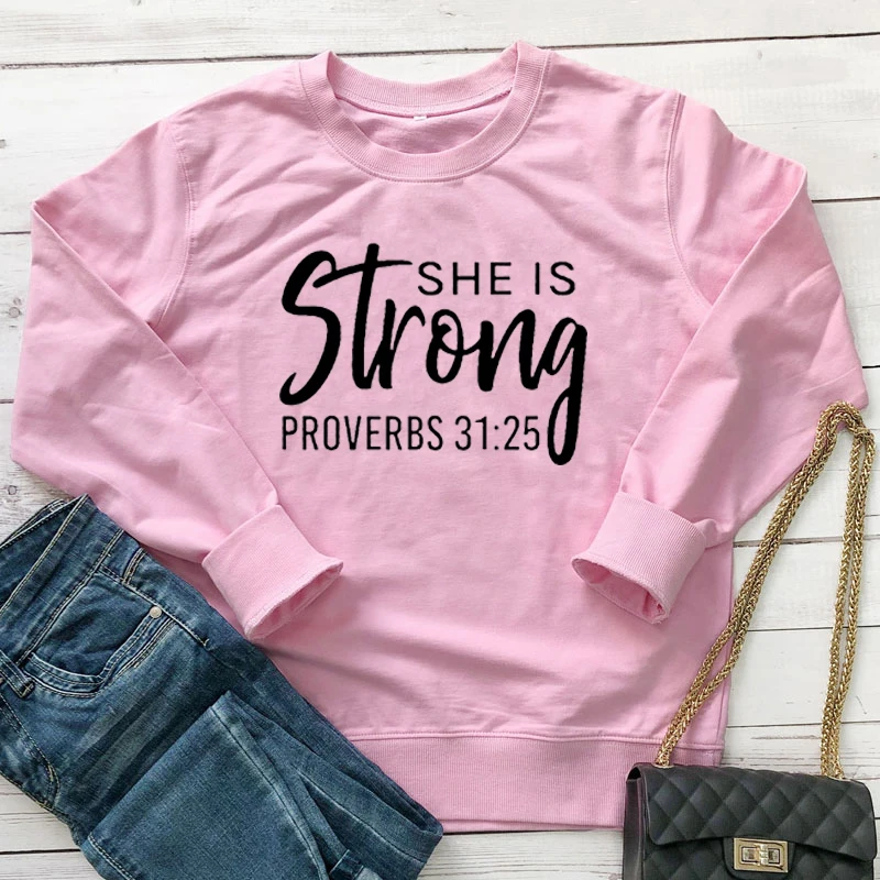Свитшот She Is Strong Притчи 31:25 Женская вдохновляющая Рождественская одежда модные