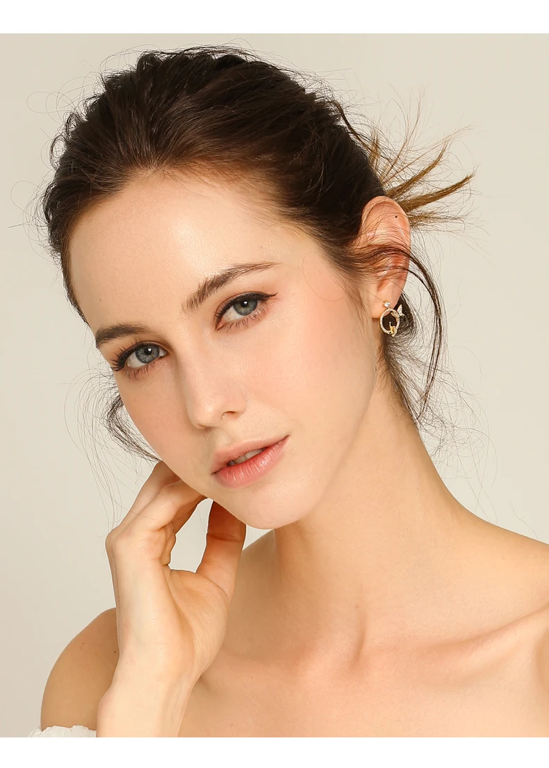 

2021 new Korean butterfly circle stud earrings women trendy micro inlay zircon cute temperament earrings birthday gift jewelry
