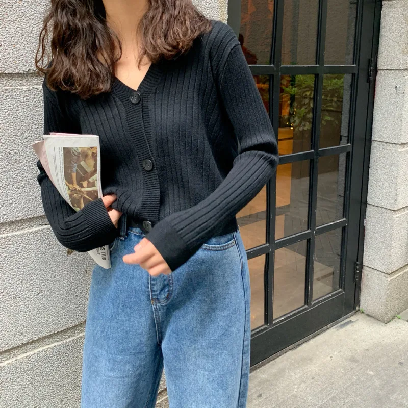 

Autumn and winter 2020 new outer wear gentle wind short loose V-neck sweater coat knit sweater women's top