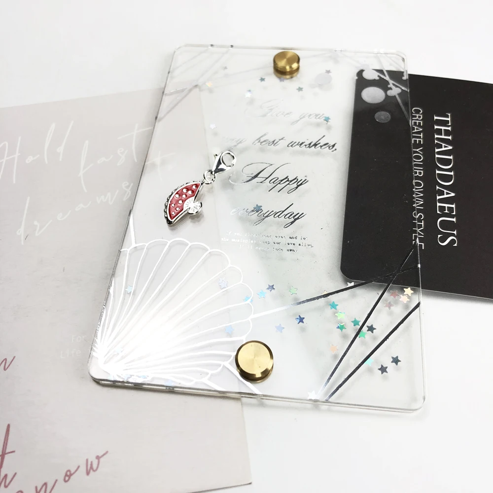 Женский браслет с подвеской в виде цветка красной эмалью серебряными подвесками