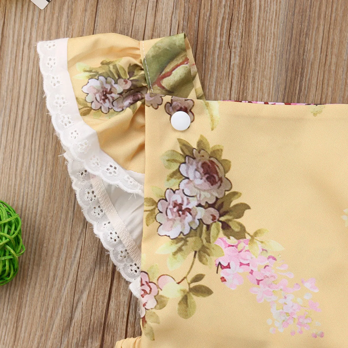 

Newborn Baby Girls Flowers Lace Sleeveless Jumpsuit Bodysuits One-Pieces Outfits Floral Button Baby Girls Clothes Yellow Gray