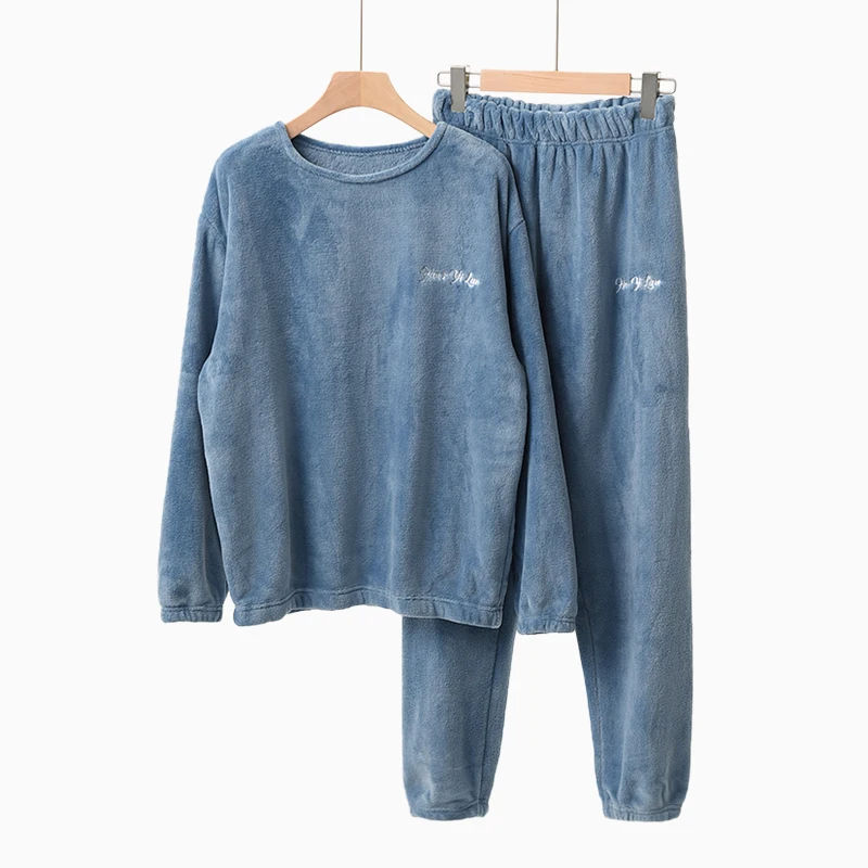 Комплект пижамный зимний женский из двух предметов футболка с круглым вырезом и