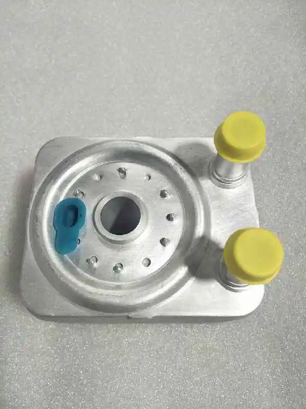 Масляный радиатор двигателя для Audi A3 A4 A5 A6 Q5 Q7 Volkswagen Bora OEM:038117021B 95510702103 95510702101 |