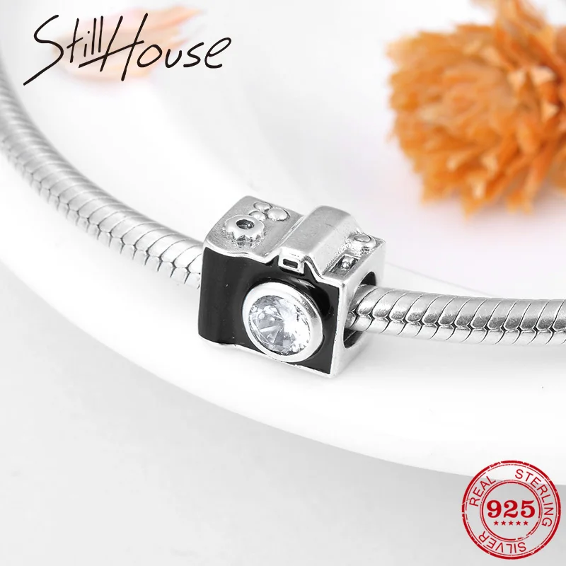 Высококачественная модель фотокамеры с прозрачными подвесками-бусинами из