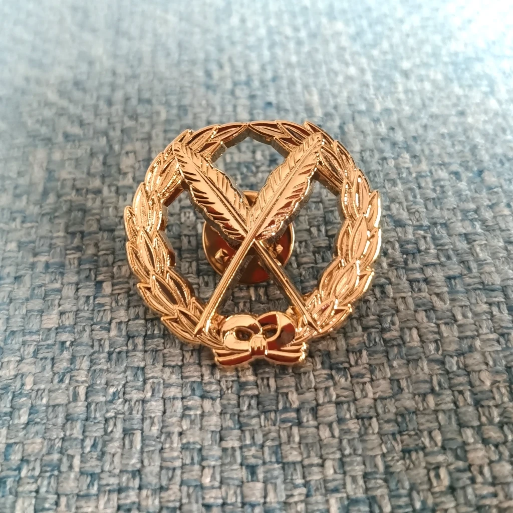 Шпилька для отворота в форме масонских ручек