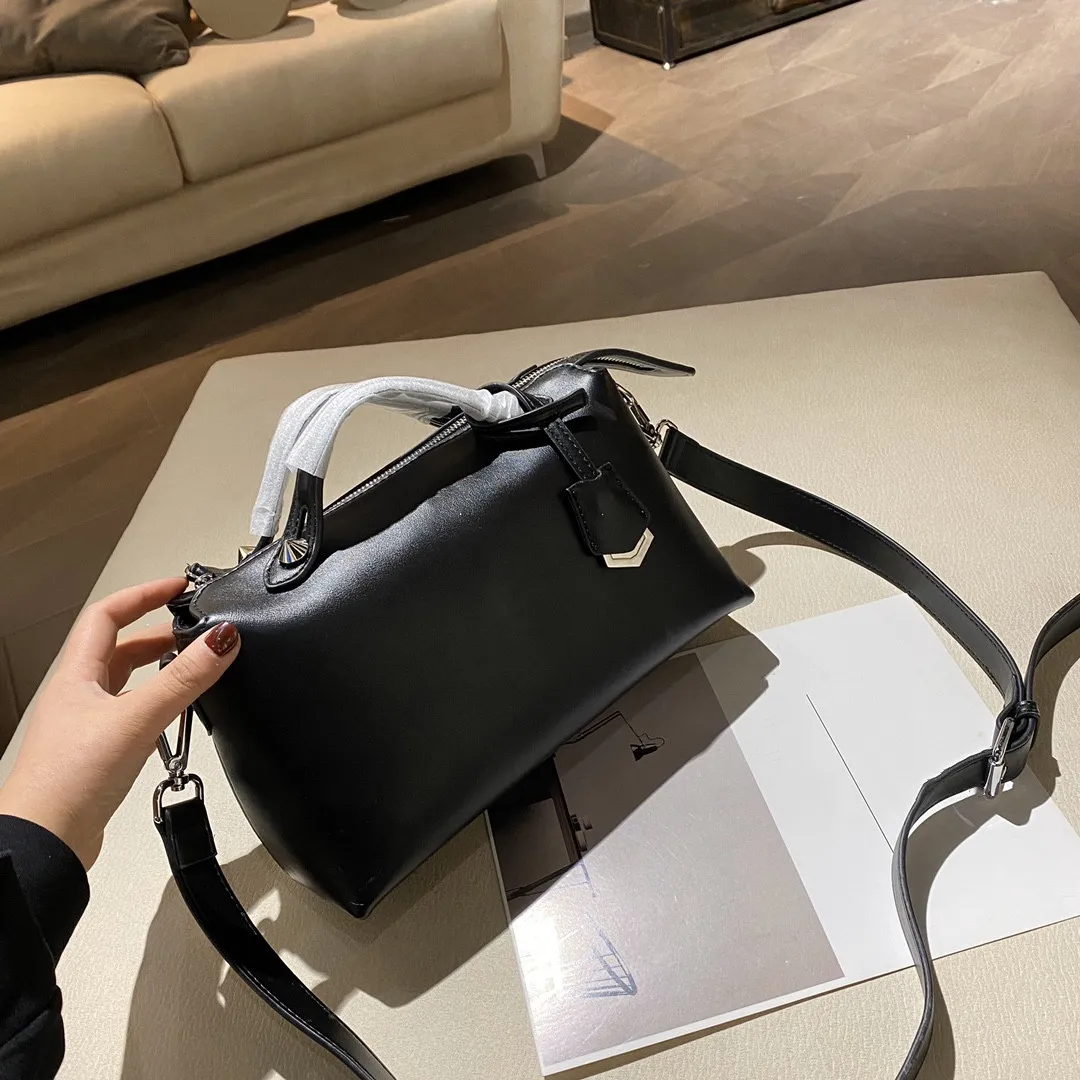 

Leather Ladies Fashion Handbag One Shoulder Black Ladies One Shoulder Luxury Messenger Bag Ladies Bag Designer Messenger Bag