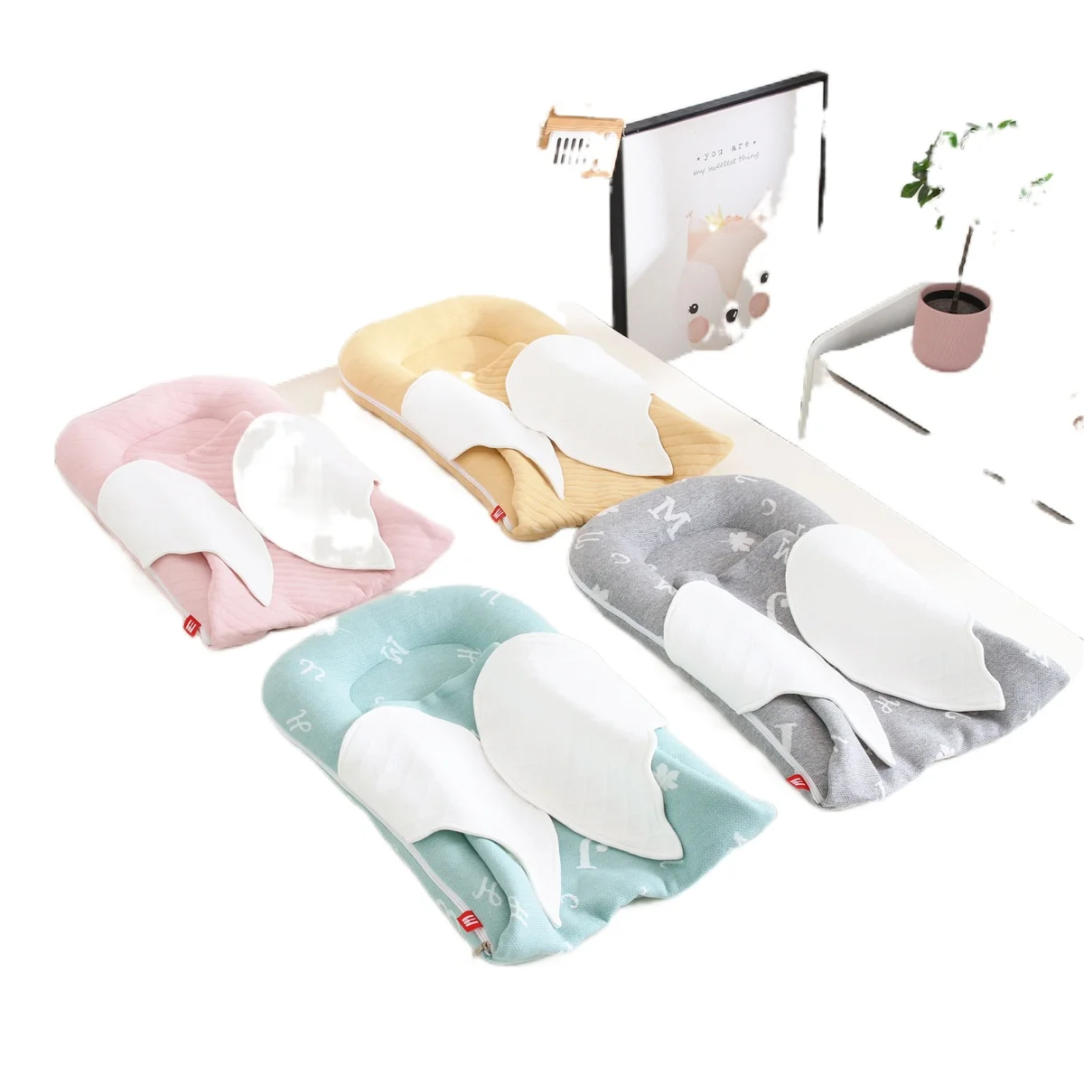 

2021 portable foldable knitted wings wrapped in blanket wrapped in removable and washable travel bionic bed. Mommy hugs the crib