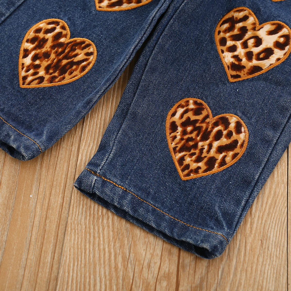 

Fashionable Children Girl Clothes Set Long Flare Sleeve Top with Heart Pattern Elastic Long Pants for Autumn and Spring