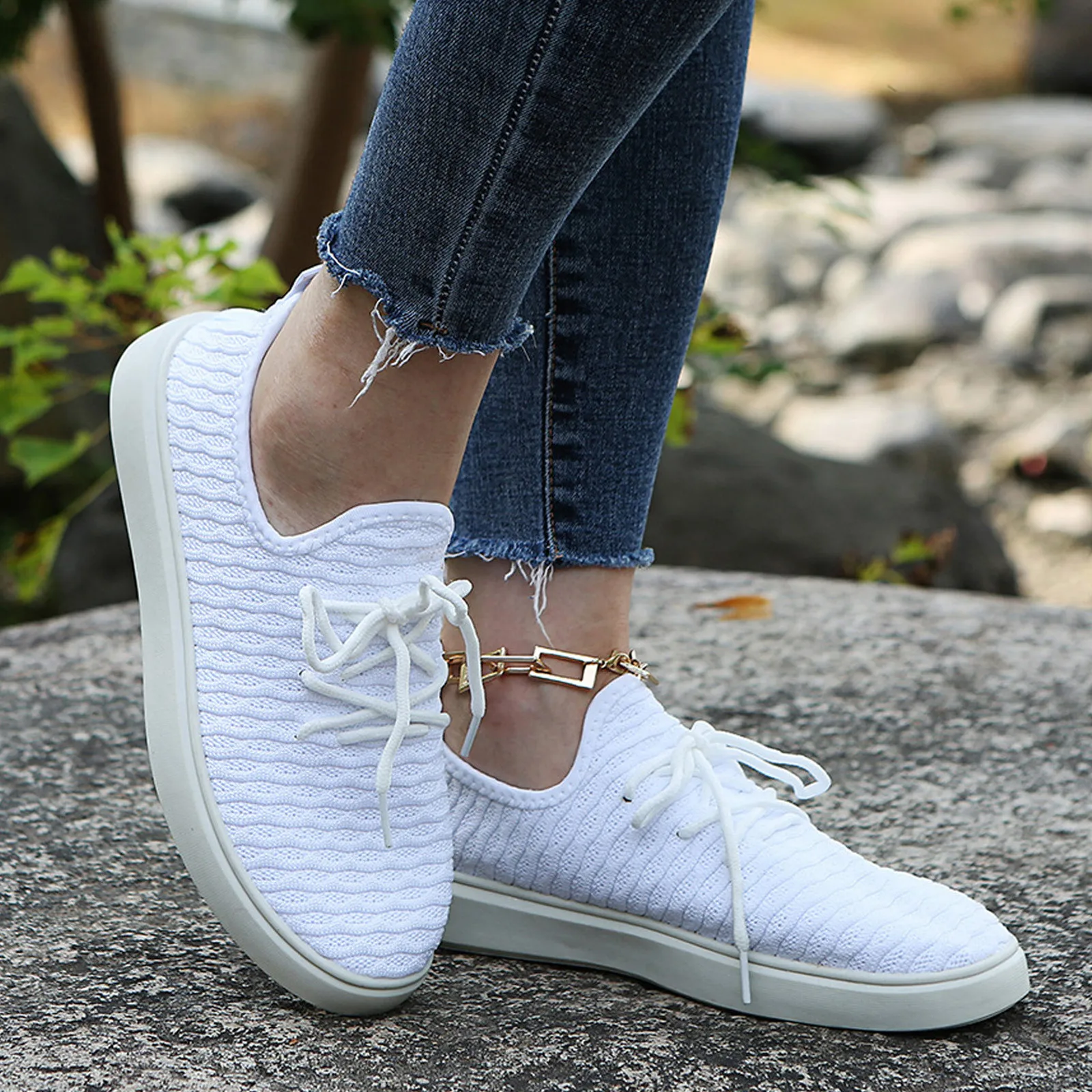 

Женские кроссовки из дышащего сетчатого материала, на шнуровке