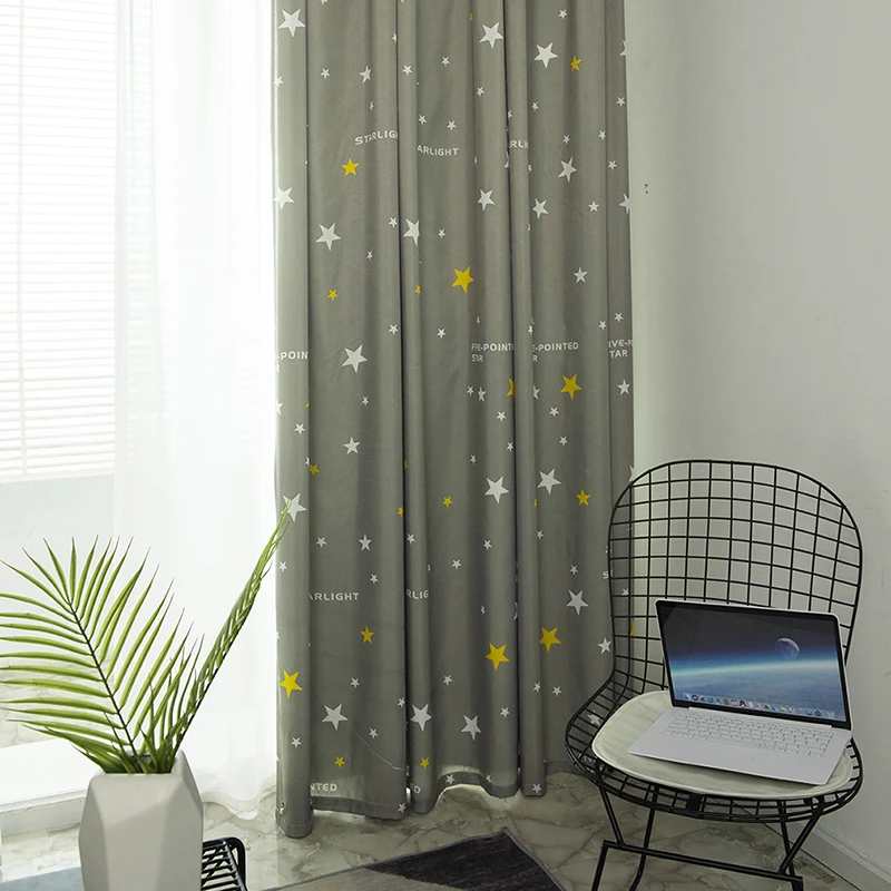 Маленькие свежие занавески затененные с принтом тропического леса и пальмовых