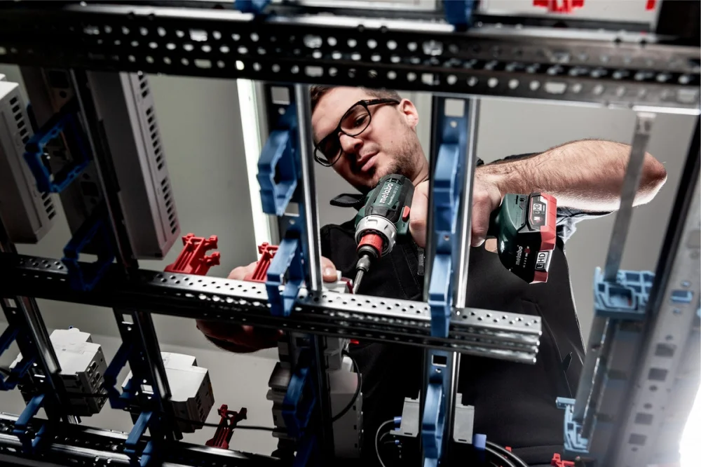 Дрель-шуруповерт metabo powermaxx bs 12 q аккум. патрон:быстрозажимной (кейс в комплекте) |