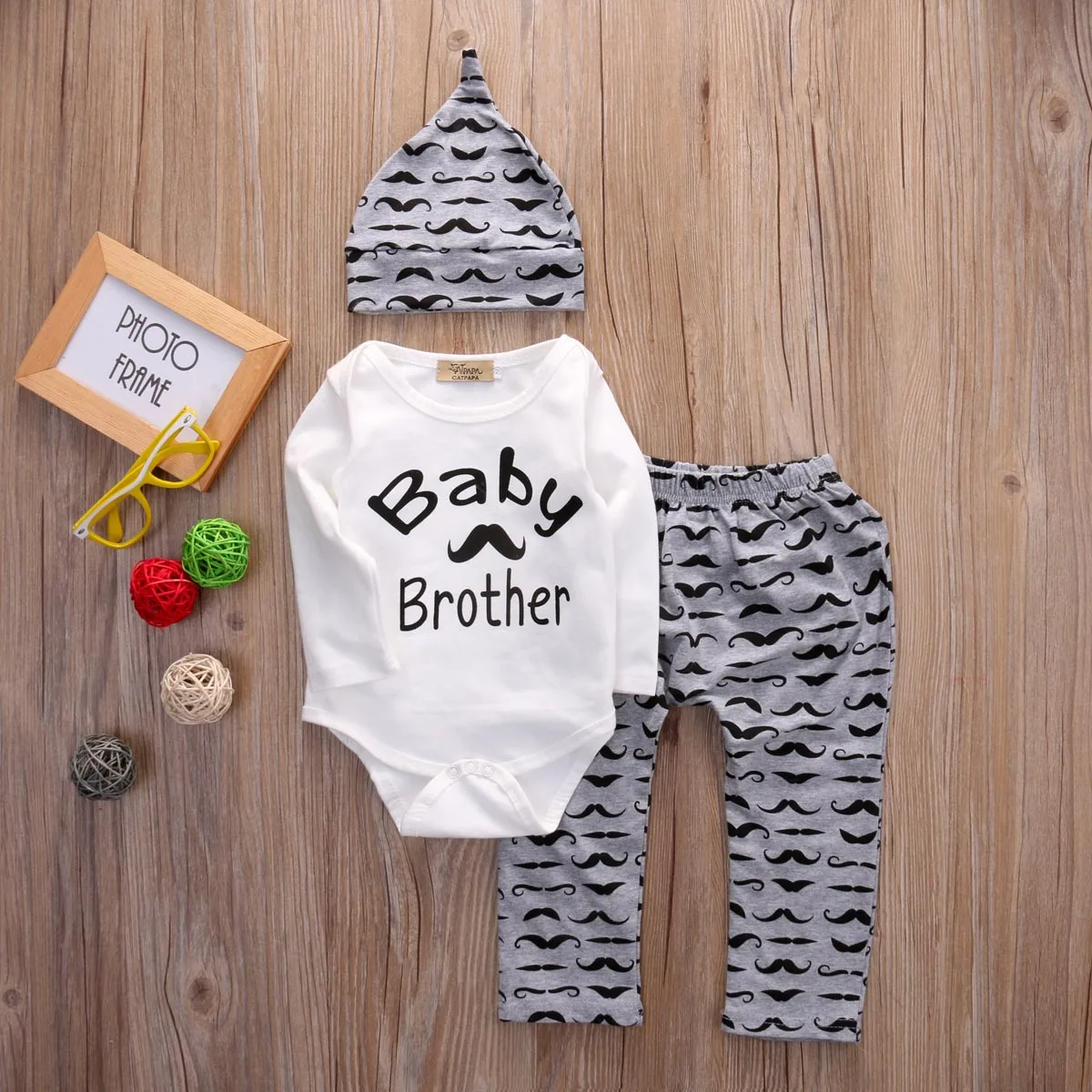 

Newborn Baby Boys Long Sleeve Letter Ruffle Shoulder Romper + Beard Printed Trousers + Cute Hat