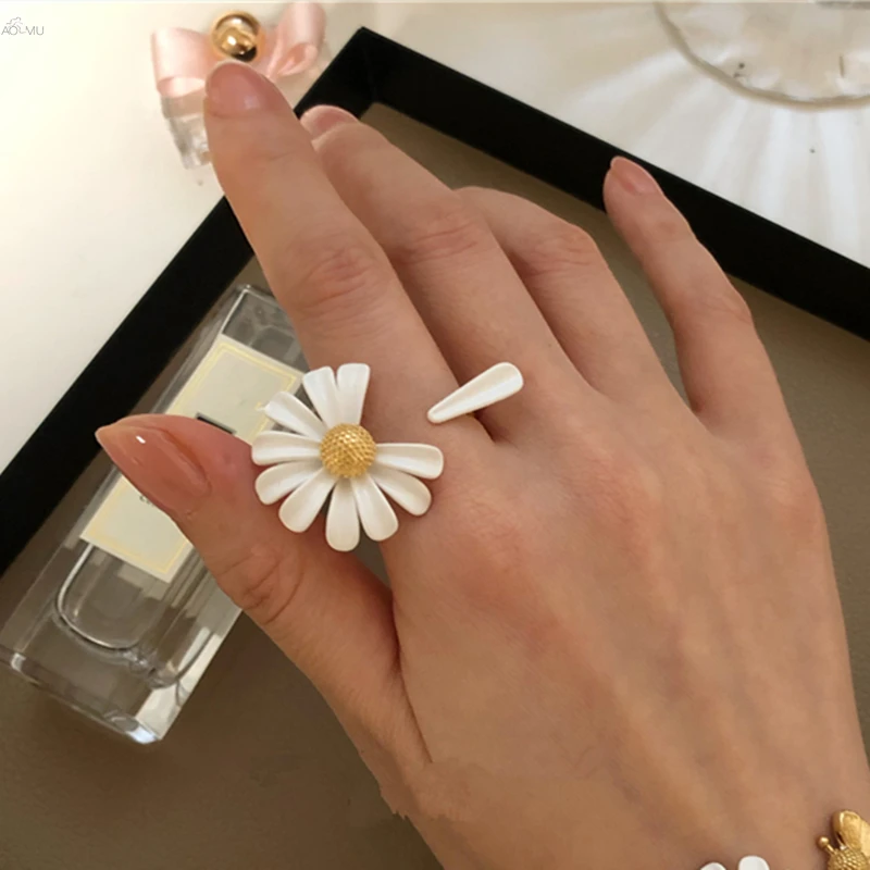Женское Открытое кольцо AOMU обручальное с маленькими маргаритками белого цвета