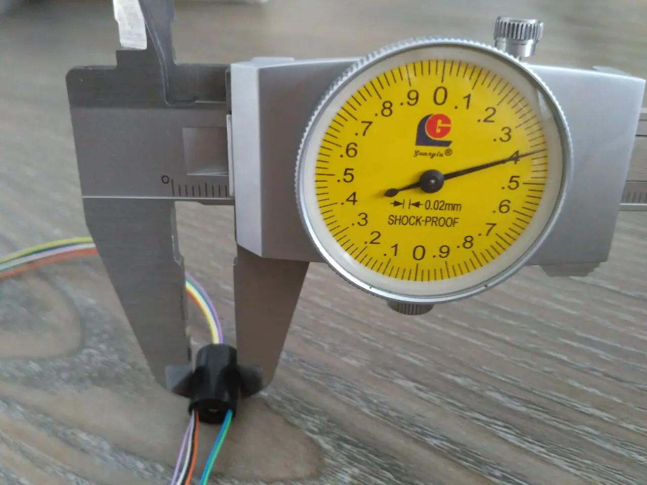 Бесщеточный двигатель с нескользящим кольцом и мощным током проводящим режимом