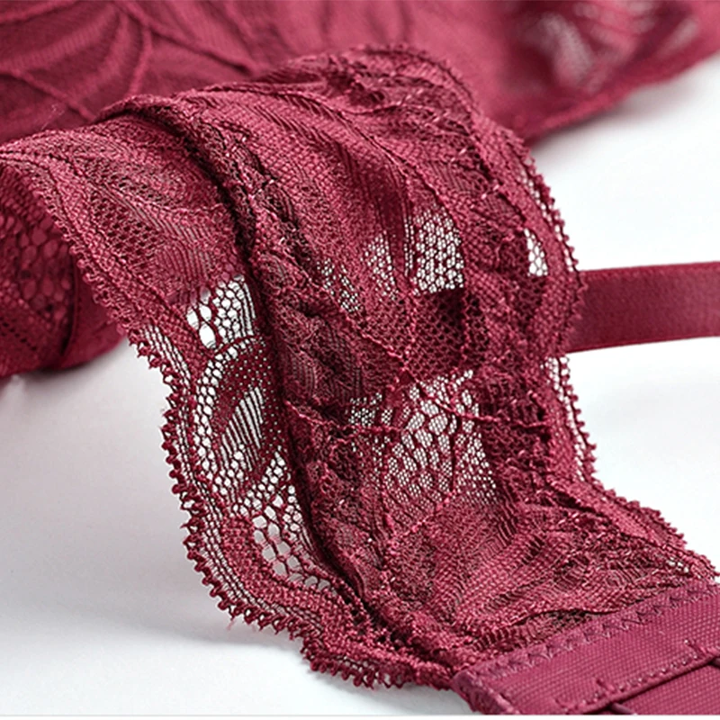 Сексуальный кружевной бюстгальтер чашечки расположены рядом комплекты Для