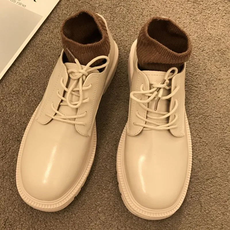 Женские туфли-оксфорды из лакированной кожи в британском стиле лоферы на