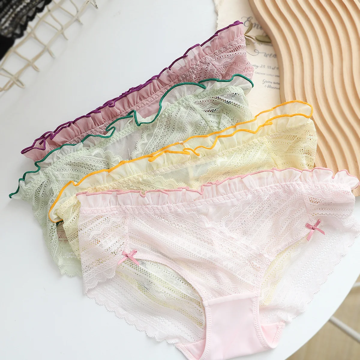 

Summer sweet Mesh Seamless Panties women sexy lace Low-rise underwear young girl Korea fashion briefs women N781