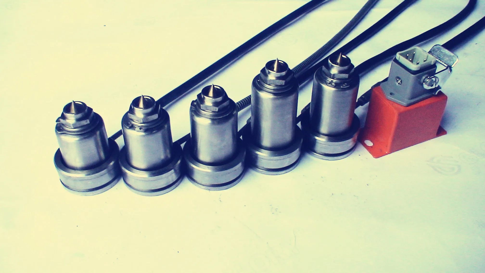 Одиночное сопло горячего бегуна одиночное горячей точки система | Обустройство