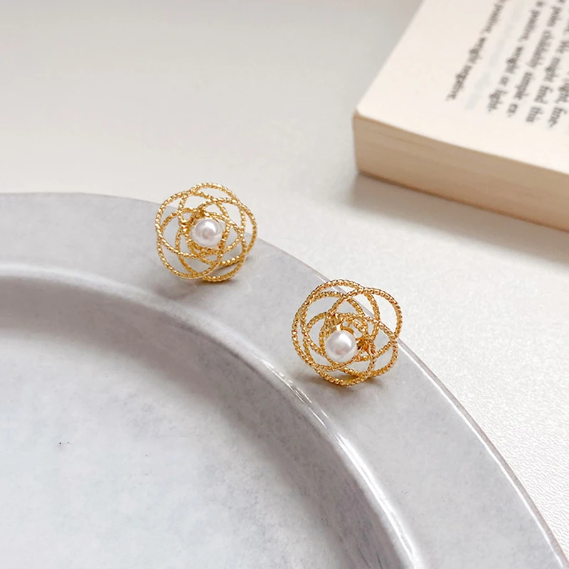 

Korean Fashion Charming Pearl Flowers Earrings for Women Temperament High Quality Jewelry Piercing S925 Needle Party Ins Hot