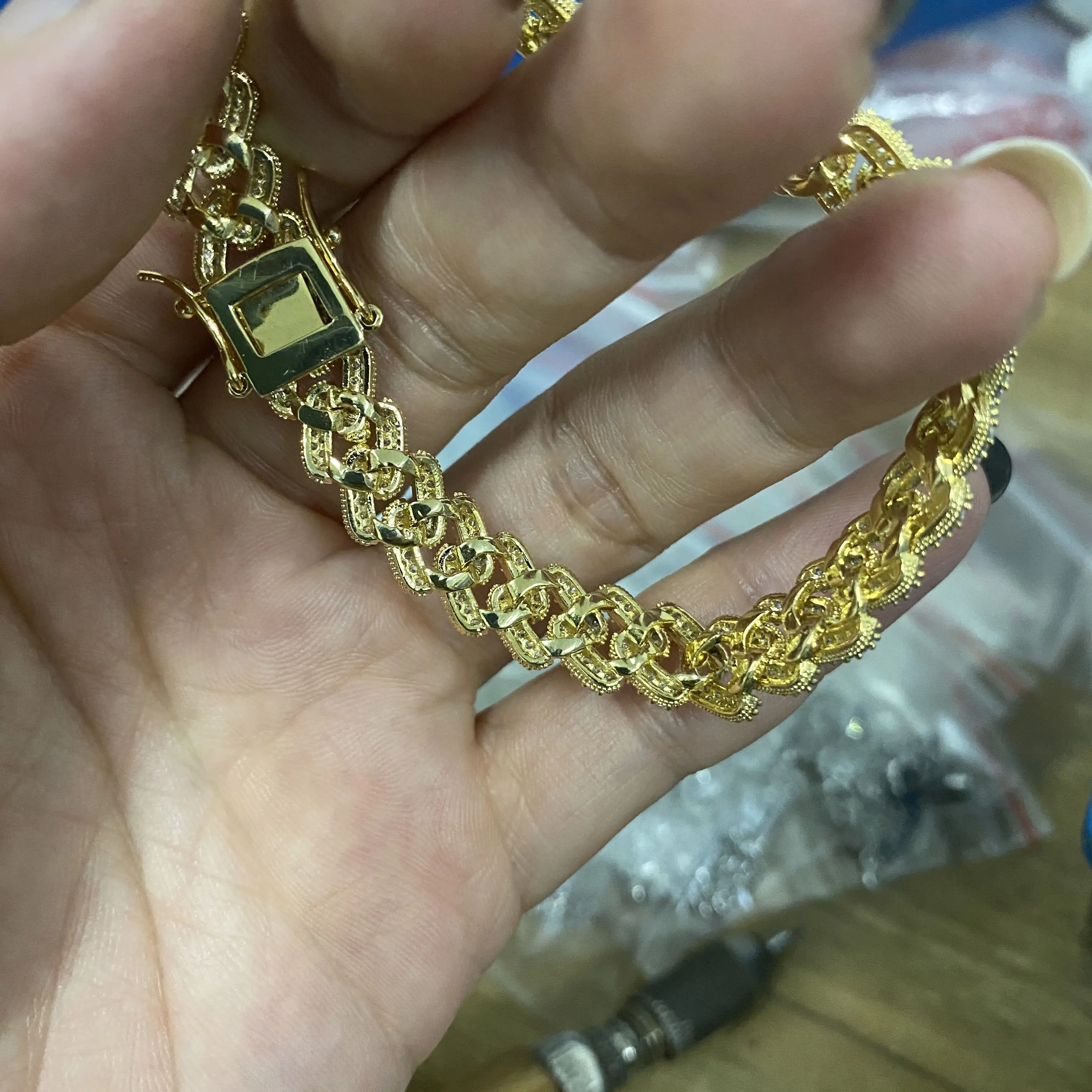 

Luxurious AAA Zircon Elements hemp rope shape Crystal Bracelet Fashion Jewelry Safety buckle chain Made with Wholesale HXB002