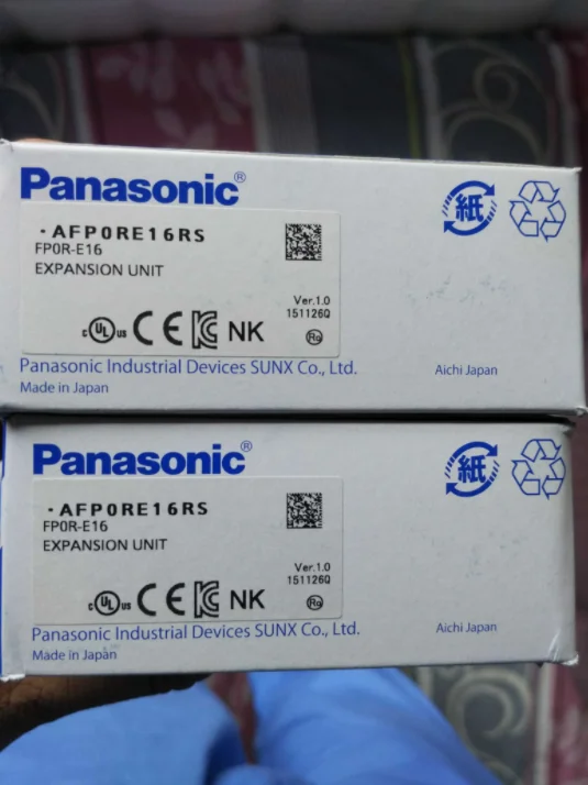 1 шт. Panasonic AFP0RE16RS FP0R E16 блок расширения в коробке новый |Автоматизация зданий| |