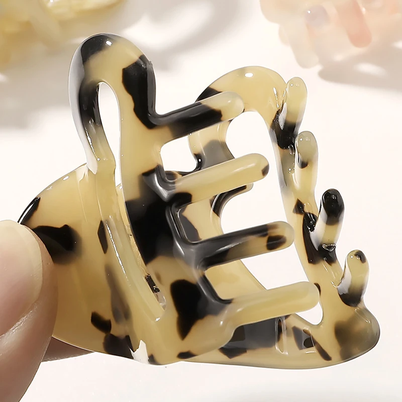 

Korean Fashion Acetate Women Hair Claws Simple Pure Color Hair Clips Retro Makeup Hairdresser Hair Styling Tool Wholesale