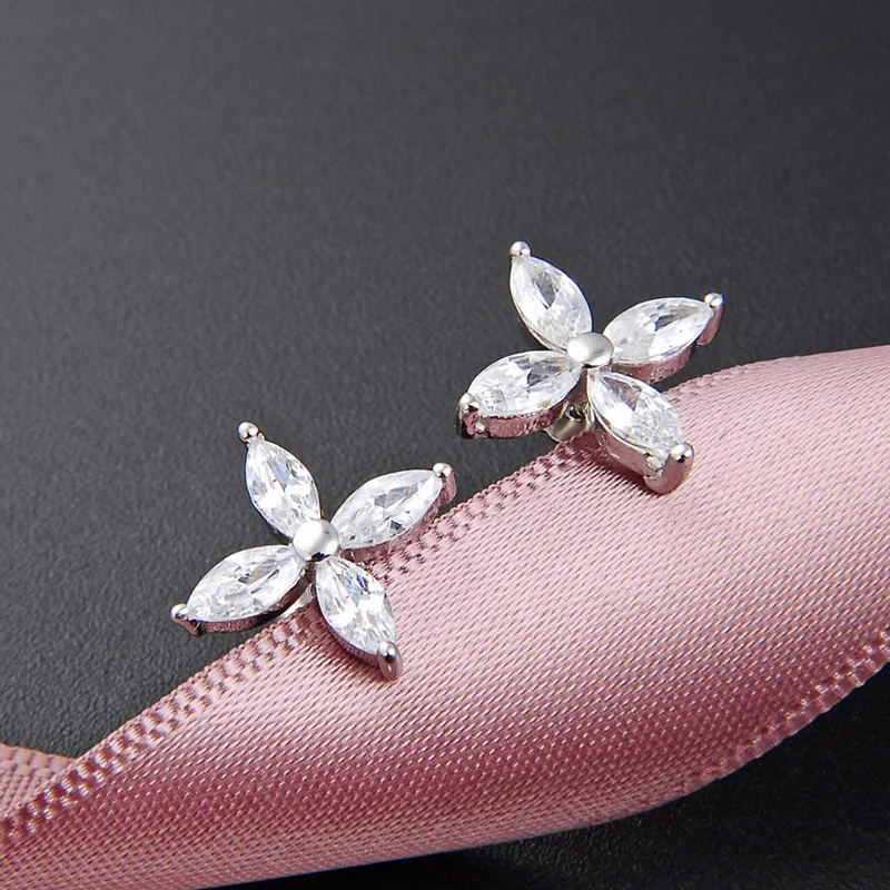 

Japan and South Korea's new fashion accessories s925 pure silver four-leaf grass earrings ms. diamond-encrusted zircon wholesale