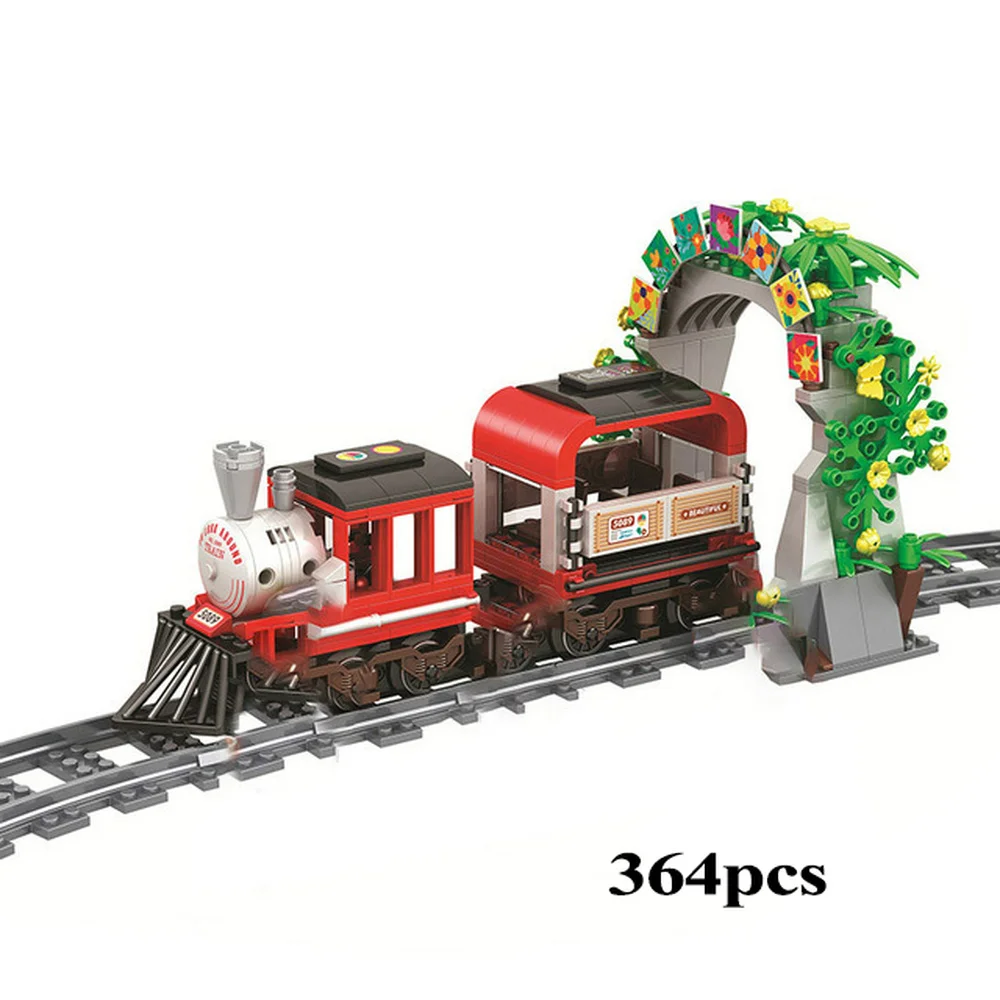 Детская модель железной дороги серии "Город" с треками, строительными блоками и игрушками "кирпичами" для детей - подарок "Brinquedos".