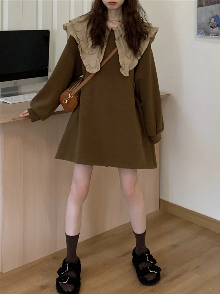 

Платье женское однотонное составного кроя с длинным рукавом и воротником-стойкой