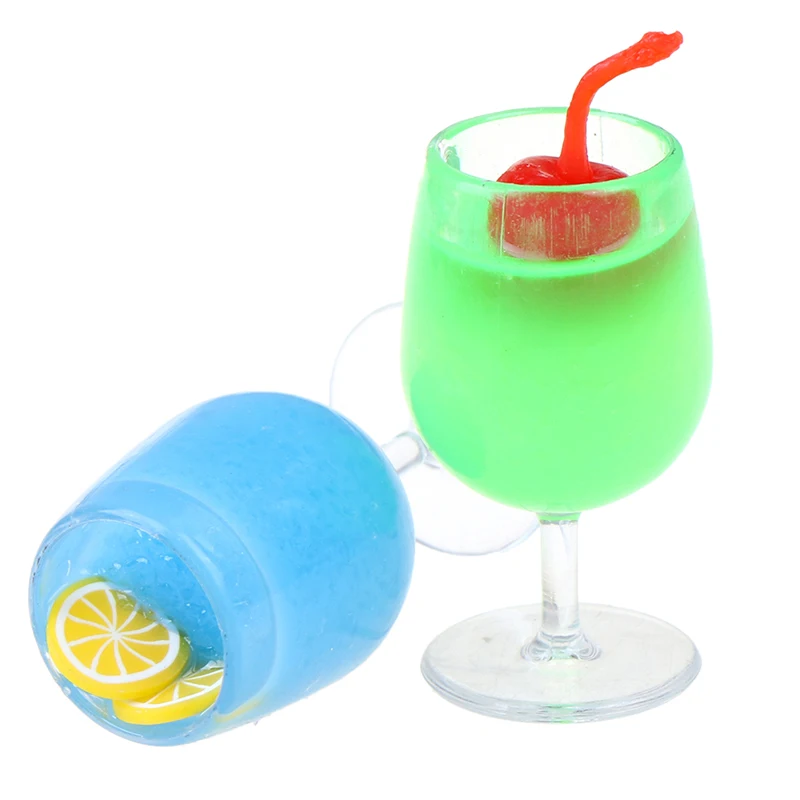 

1Pcs 1/12 Resin Cocktail Cup Simulation Drink Glass Model Toy Doll House Decoration Scale 1/12 Dollhouse Miniature Accessories