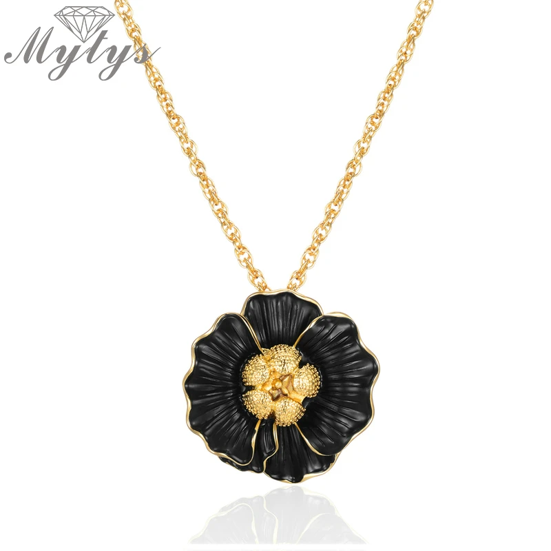 

Mytys High Quality Brass Metal Back Flower Pendant Necklace for Women Fashion Designer Jewelry Party Accessory CN541