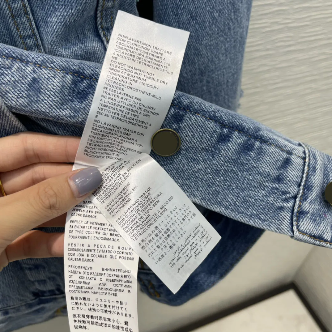 

Luxury Brand 3D Cut Slim Denim Jackets Women Autumn 2021 Fashion Hole Design Big Pocket Denim Jacket Embroidery Cat Denim Jacket